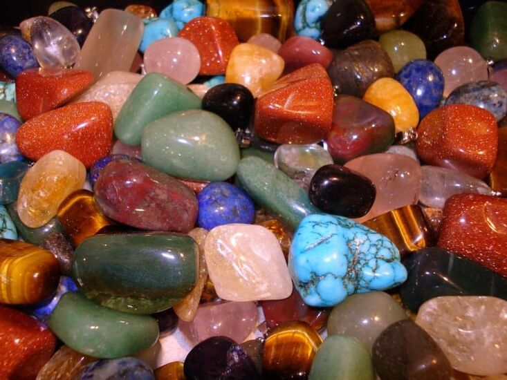Colored stones as talismans of success