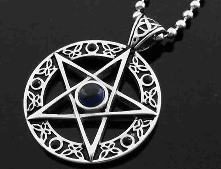 A magical pendant as an amulet of success